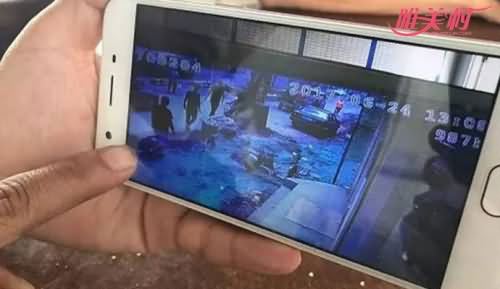 卖瓜老人摆摊遭打