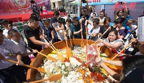 吉林千人同吃拌饭