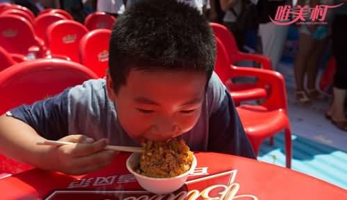 吉林千人同吃拌饭