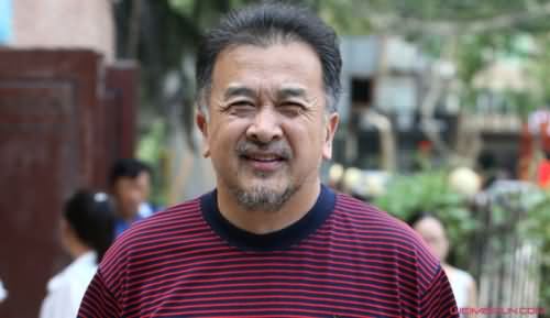 58岁黄宏近照显憔悴