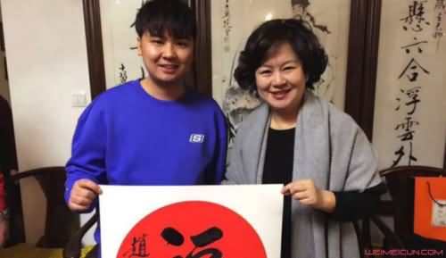 76岁赵忠祥家中宴客 76岁赵忠祥家中宴客