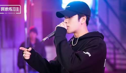 王嘉尔劳累送医