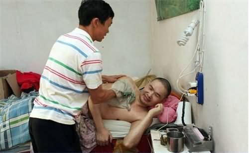 带瘫痪前夫出嫁 这是相敬如宾的大爱