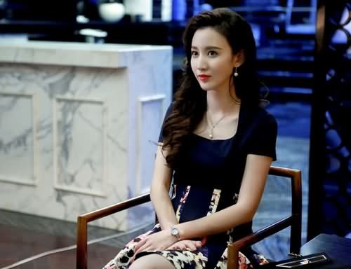 张萌发微博疑似承认整容