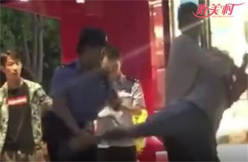 醉酒男暴打女民警