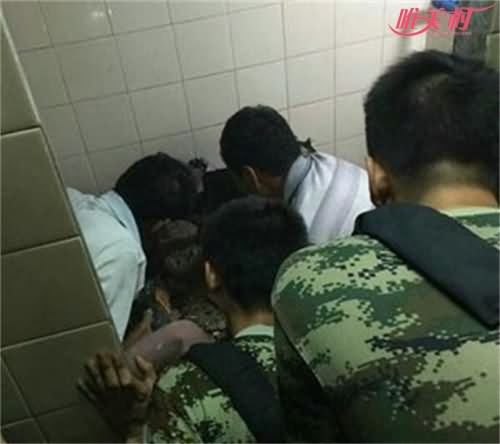 男童排烟管坠3层