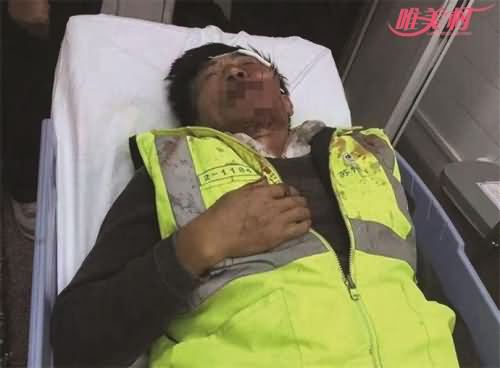 不肯移车打环卫工