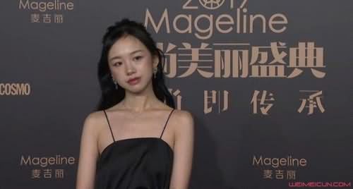 阿沁分手后首亮相
