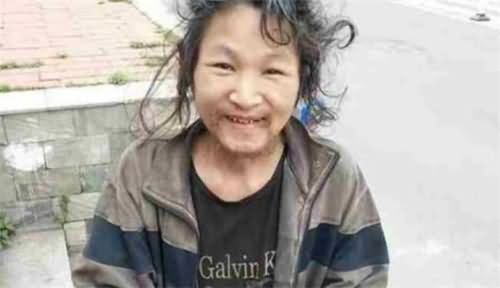 流浪汉寄回11万 十多年后再见亲人异常冷静有何隐情