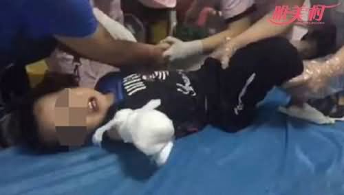 男孩被电梯夹断胳膊 男孩被电梯夹断胳膊