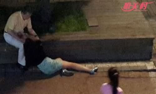 醉酒女遭司机强拽