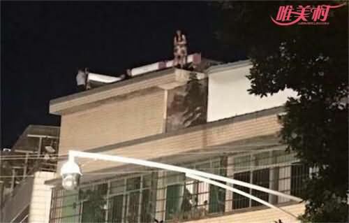 女子刺男友后跳楼 女子刺男友后跳楼