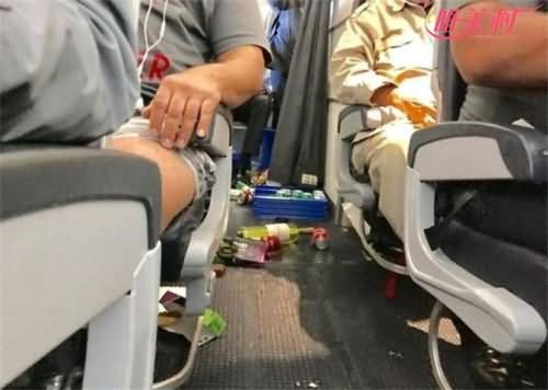 美航客机下坠 事后机舱内一片狼藉未酿悲剧飞机下坠原因曝光