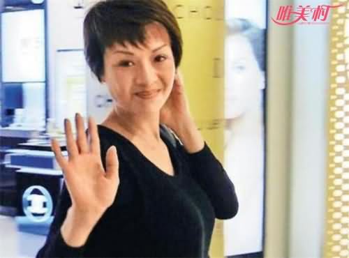 叶子楣近照
