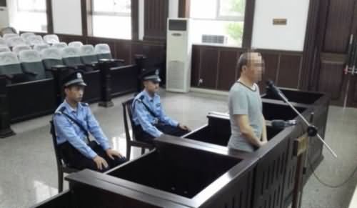 男子杀前女友喂藏獒一案的庭审现场