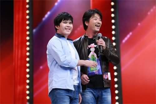 音乐人秦勇和儿子秦梓峰