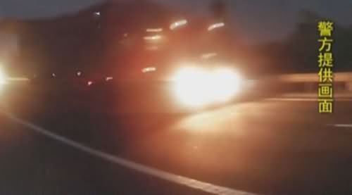女子离奇遭自家车碾压的事故现场 女子离奇遭自家车碾压的事故现场