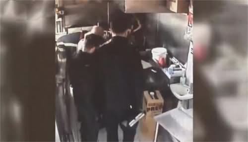 行窃不成被卡呼救 行窃不成被卡呼救