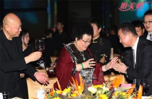 迟重瑞陈丽华夫妇出席活动