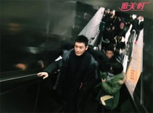 偶遇黄晓明坐地铁 偶遇黄晓明坐地铁