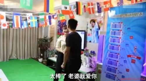 女子打造看球客厅视频截图 女子打造看球客厅视频截图