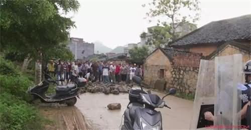 道路被阻