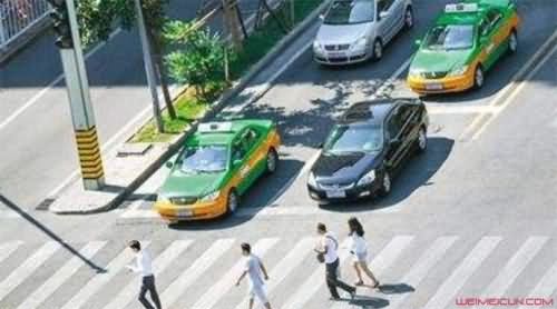 小学生向司机鞠躬是怎么回事
