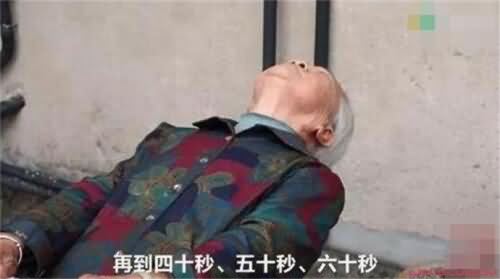 奶奶能举80斤水缸怎么做到的 奶奶能举80斤水缸怎么做到的
