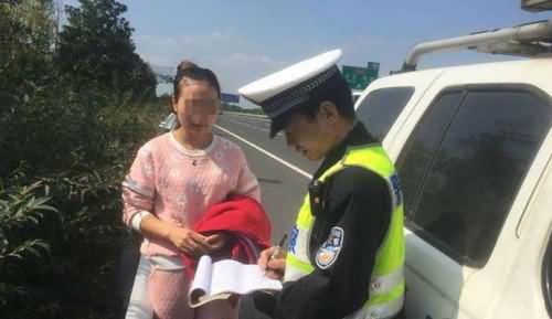 女子穿睡衣上高速,女子,穿睡衣,上高速 女子穿睡衣上高速,女子,穿睡衣,上高速
