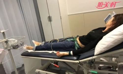 金晨不慎落马脑袋着地 金晨不慎落马脑袋着地
