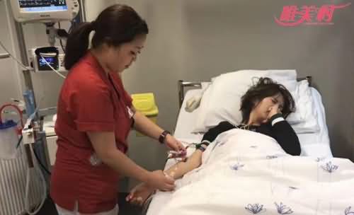 金晨不慎落马脑袋着地 金晨不慎落马脑袋着地