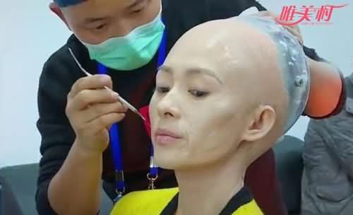 章子怡光头造型超吸睛 章子怡光头造型超吸睛