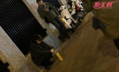 杨洋逛夜市被偶遇 杨洋逛夜市被偶遇