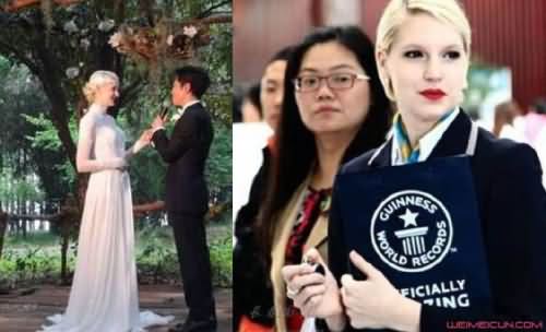 撒贝宁携妻子回母校 撒贝宁携妻子回母校