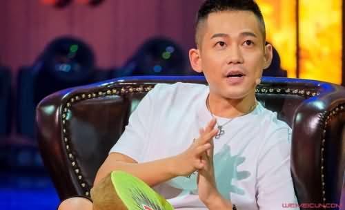 苏醒送刘语熙球衣 苏醒送刘语熙球衣