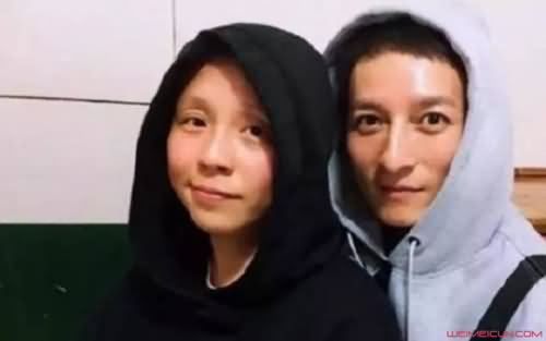 龙丹妮的家世
