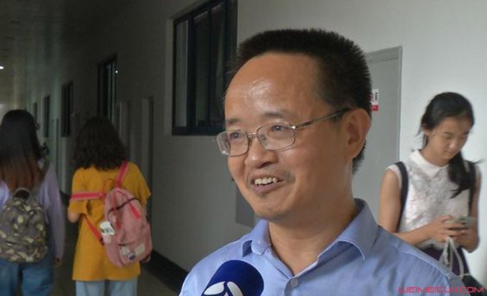 为赶开学教授打车 为赶开学教授打车