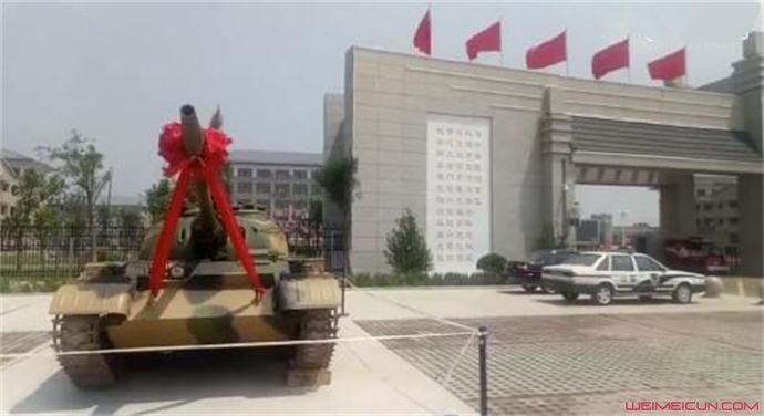 坦克为什么停在校门口