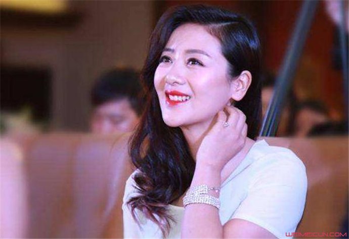 李佳璘和涓子长得好像