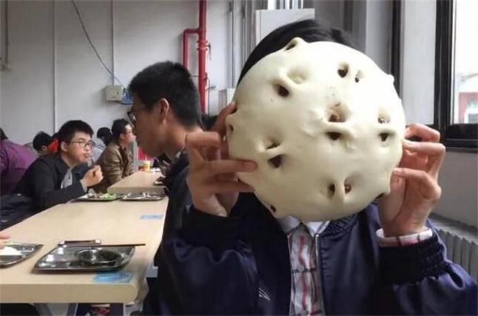 人大6元超级馒头比人脸还大
