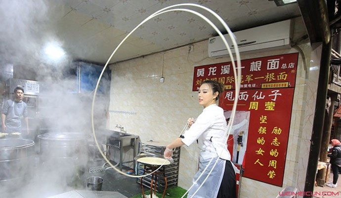 成都甩面仙女走红 成都甩面仙女走红