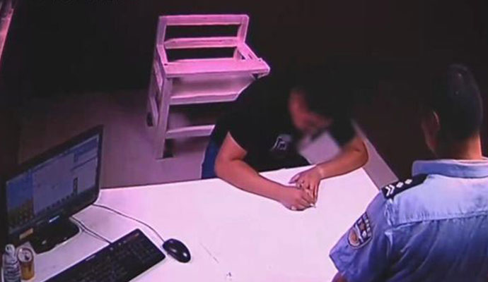 欠款还不起砸取款机泄愤