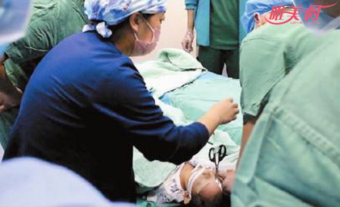 2岁女童眉骨戳进剪刀 2岁女童眉骨戳进剪刀