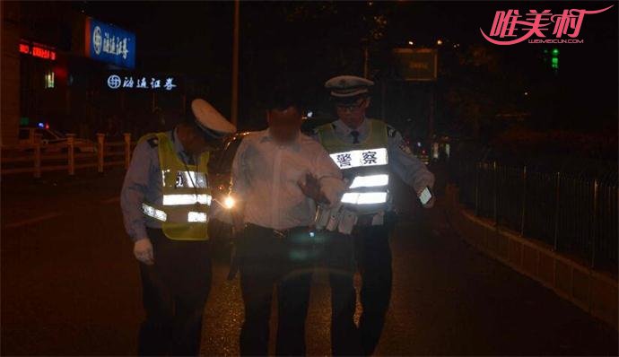 醉驾男大闹交警队 醉驾男大闹交警队