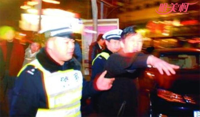 醉驾男大闹交警队 醉驾男大闹交警队