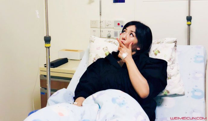 谢娜卧病在床卖萌 谢娜卧病在床卖萌