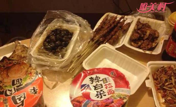吃宵夜后只吐不泻得肠癌 吃宵夜后只吐不泻得肠癌