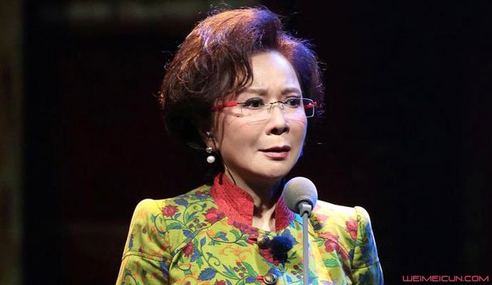 蔡明热巴晒合影 蔡明热巴晒合影