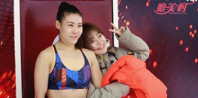 公交站健身照走红 公交站健身照走红