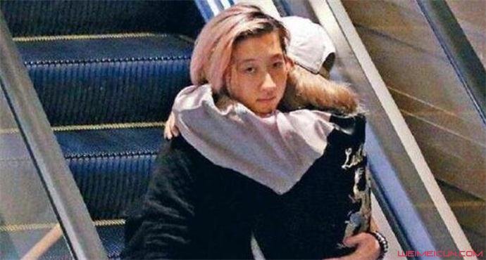 吴卓林Andi拥抱